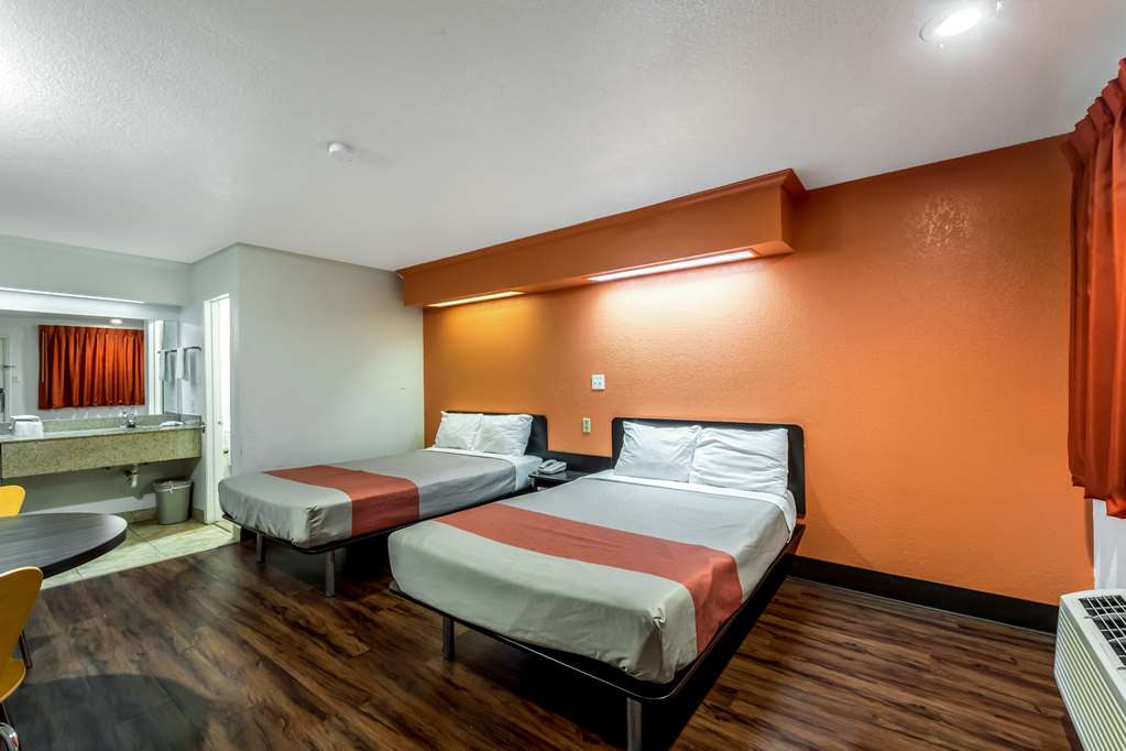 Motel 6 San Antonio Tx Frost Bank Center - photo 15