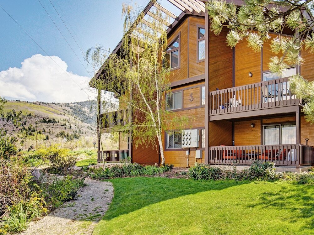 New Listing Refined Resort style Ski 1 Bedroom Condo - photo 2