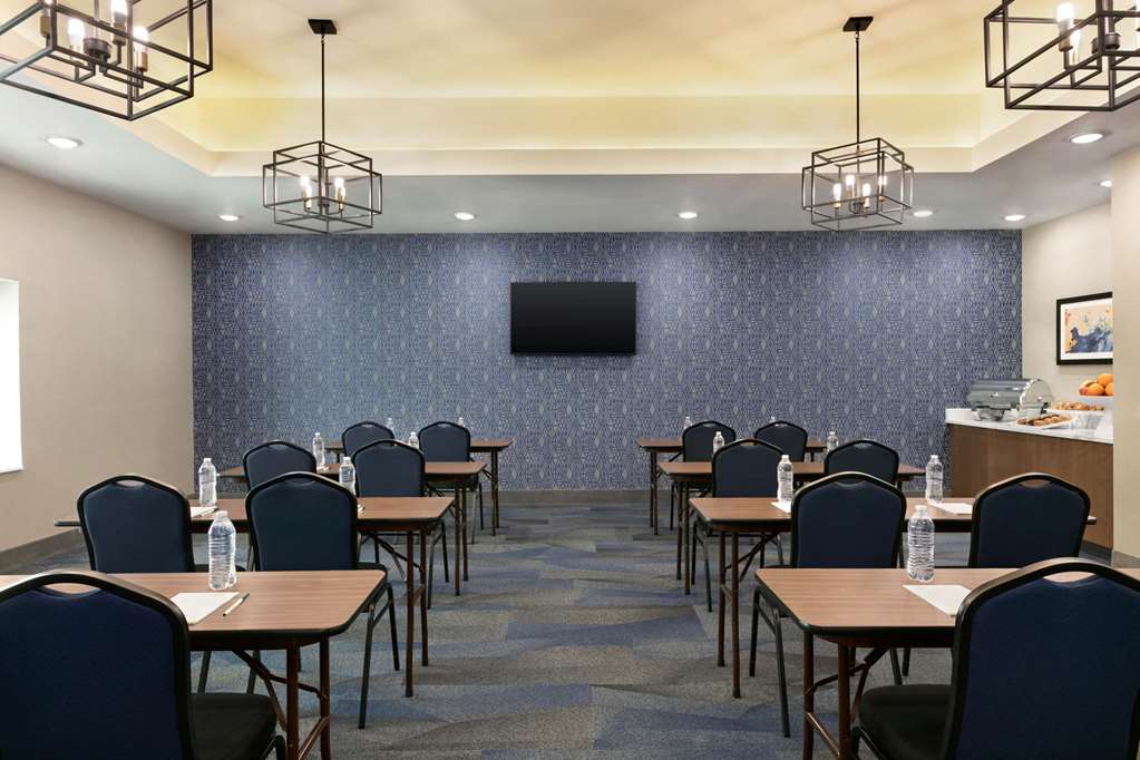 La Quinta Inn & Suites by Wyndham College Station North - photo 32