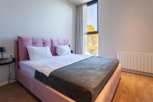 2BR luxury apartment with 2 Balconies in historic Tbilisi