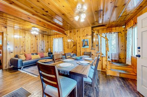 El Sueńo — 4-Star Luxury Hotel in Crestline, United States