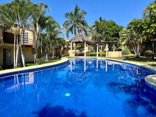 Casa Recién Remodelada Con Alberca a8 min de playa — 4-Star Luxury Hotel in Ixtapa, Mexico