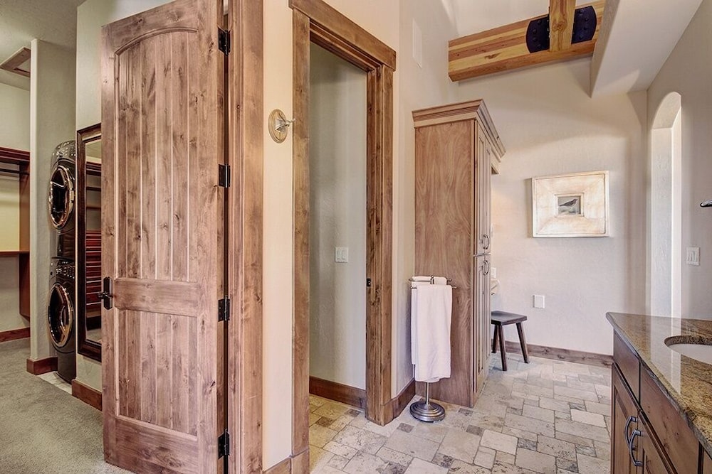 Mountain Majesty Manor Main Street by Pinnacle Lodging - photo 27