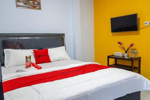 RedDoorz near RSUD Kota Luwuk - carbon neutral hotel in Luwuk