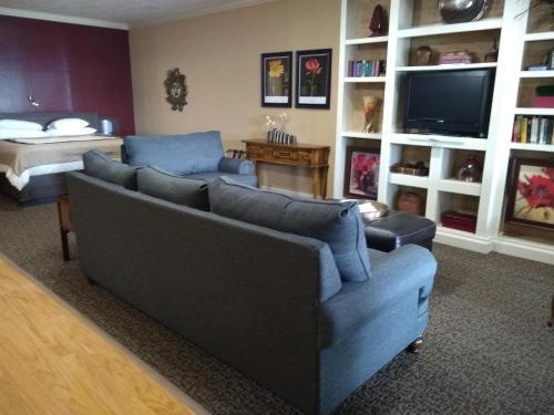 Southern Comfort Suites - photo 22