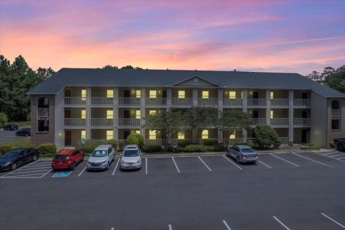 CB 3516 202 Modern Fayetteville Charm — 4-Star Luxury Hotel in Fort Bragg, United States