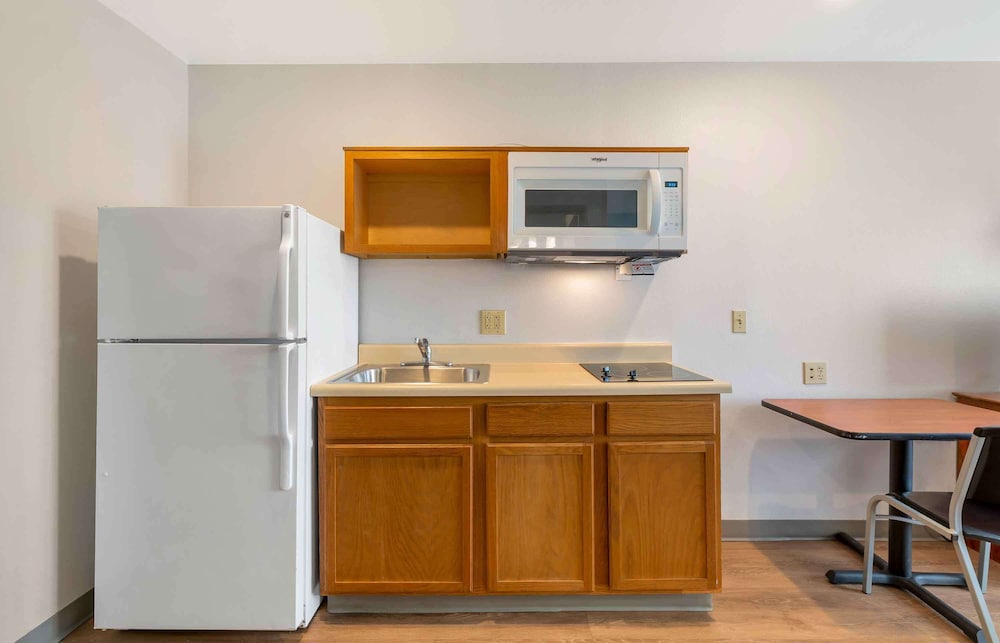 WoodSpring Suites Cleveland Avon - photo 12