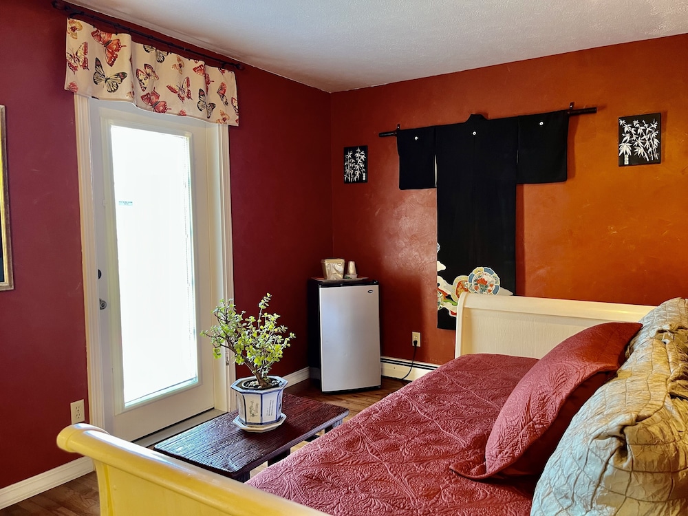 Bad Rock Bed and Breakfast Inn - photo 40