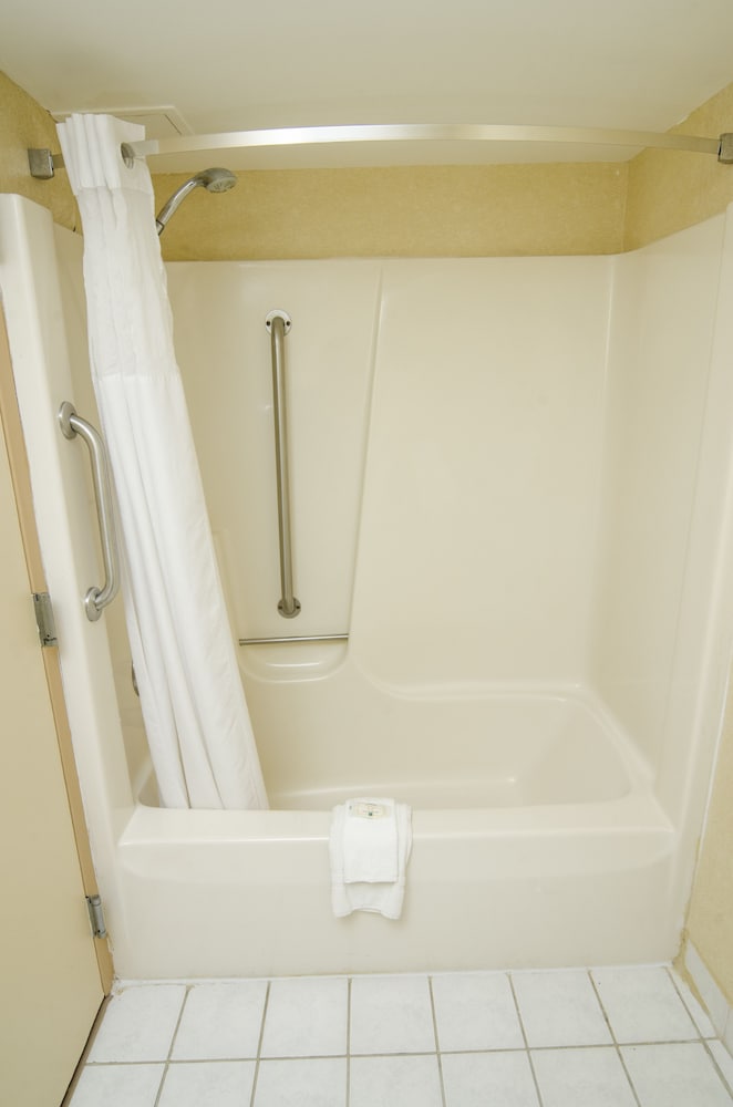 Quality Inn & Suites Coldwater near I 69 - photo 53