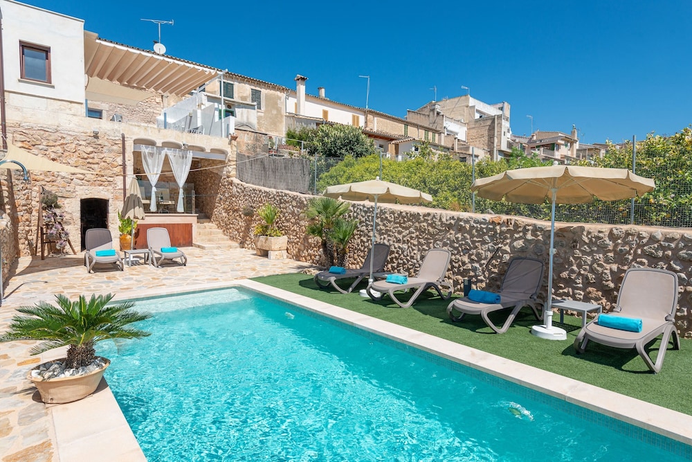 Casa del Sol — 4-Star Luxury Hotel in Buger, Spain