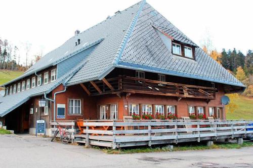 Stollenbacher Hütte auf 1092m — hotel in Oberried