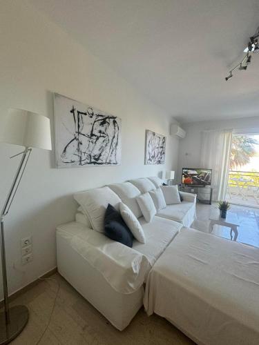 Artist Home — 4-Star Luxury Hotel in Limin Mesoyaias, Greece