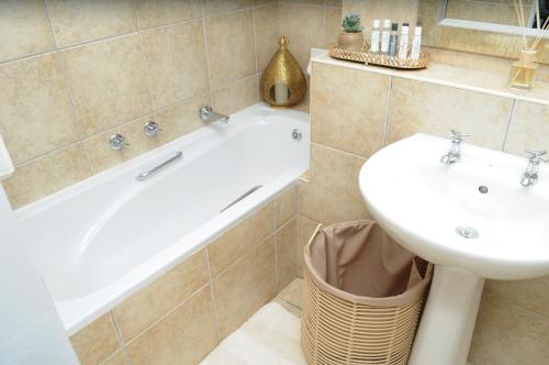 Century City Luxury 2 bedroom apartment in Cape Town