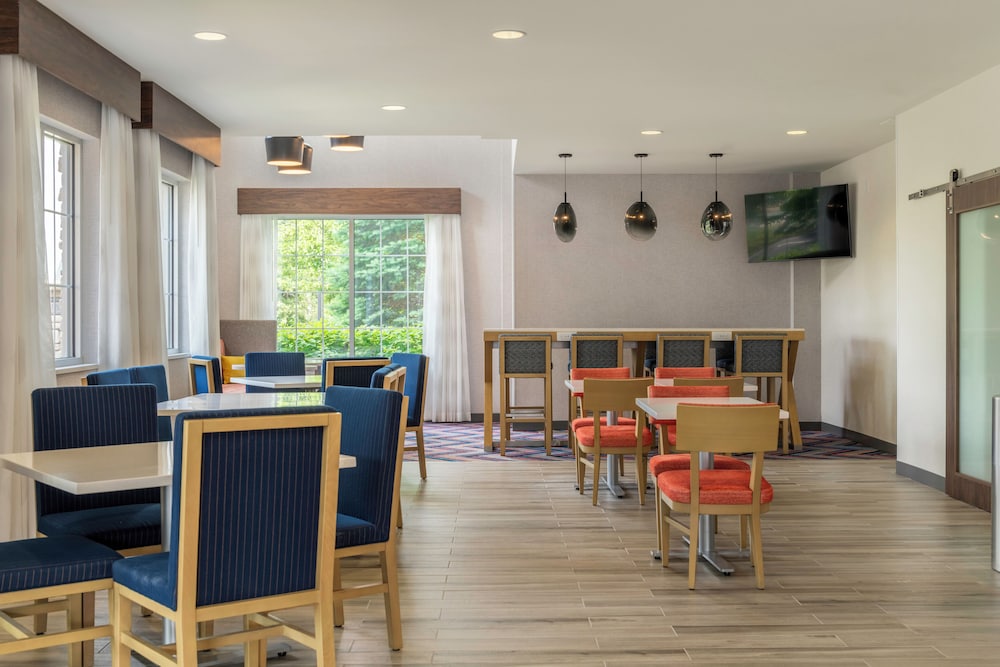 Hampton Inn by Hilton Manchester - photo 42