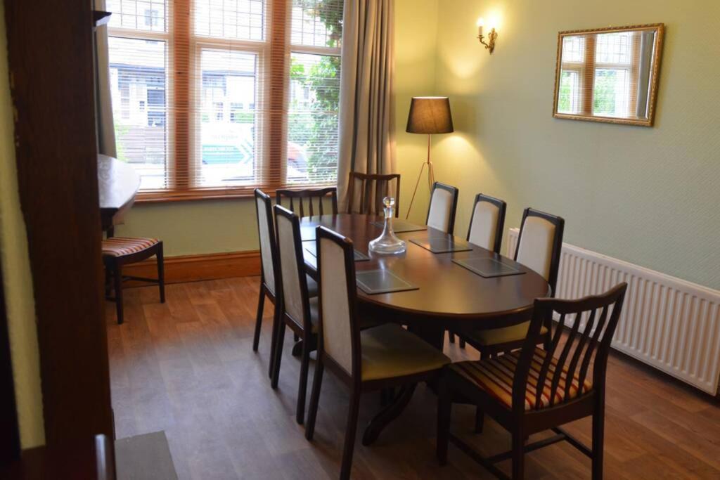 Spacious Victorian Townhouse Near HCC with Off Street Parking