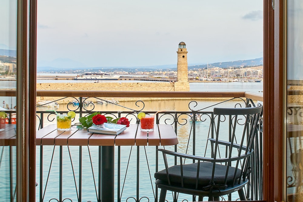 Vista Del Porto Luxury Suites — 4-Star Luxury Hotel in Rethymno, Greece
