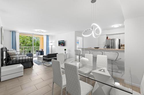 Yacht Club Miami Suite 2 Bedroom and 2 Bathroom With Baby Crib & Free Parking — 4-Star Luxury Hotel in Miami, United States