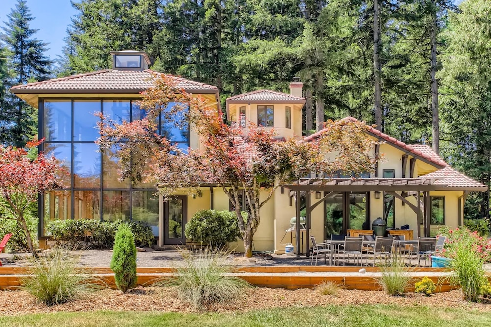 Mediterranean Home at Beavercreek — 4-Star Luxury Hotel in Beavercreek, United States