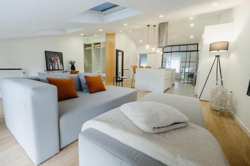 Atico Isabel Diseno Y Calidez Junto a la Muralla Romana in Lugo, Spain