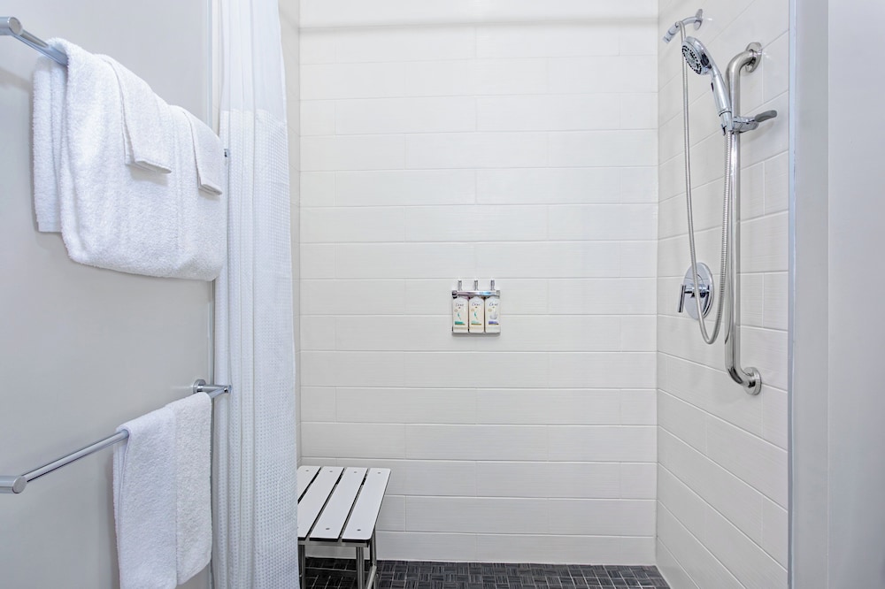 Holiday Inn Express & Suites Miramar - photo 16