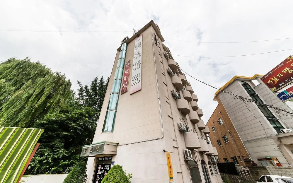 Yangpyeong Rose Park in Yangp'yong, South Korea