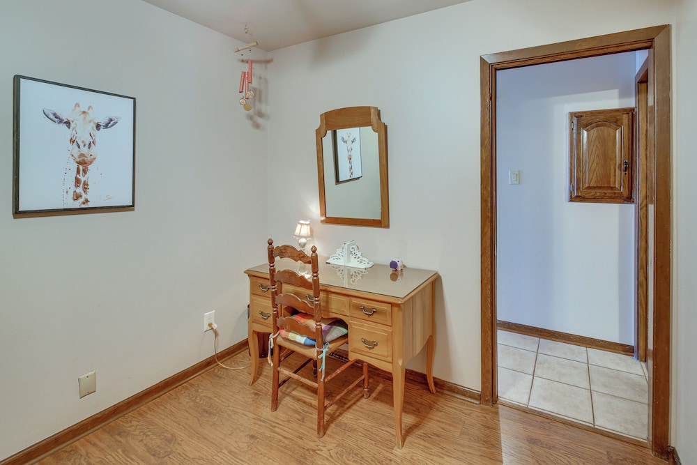 5 Mi to Casino: Waterfront Condo in Hot Springs - photo 11