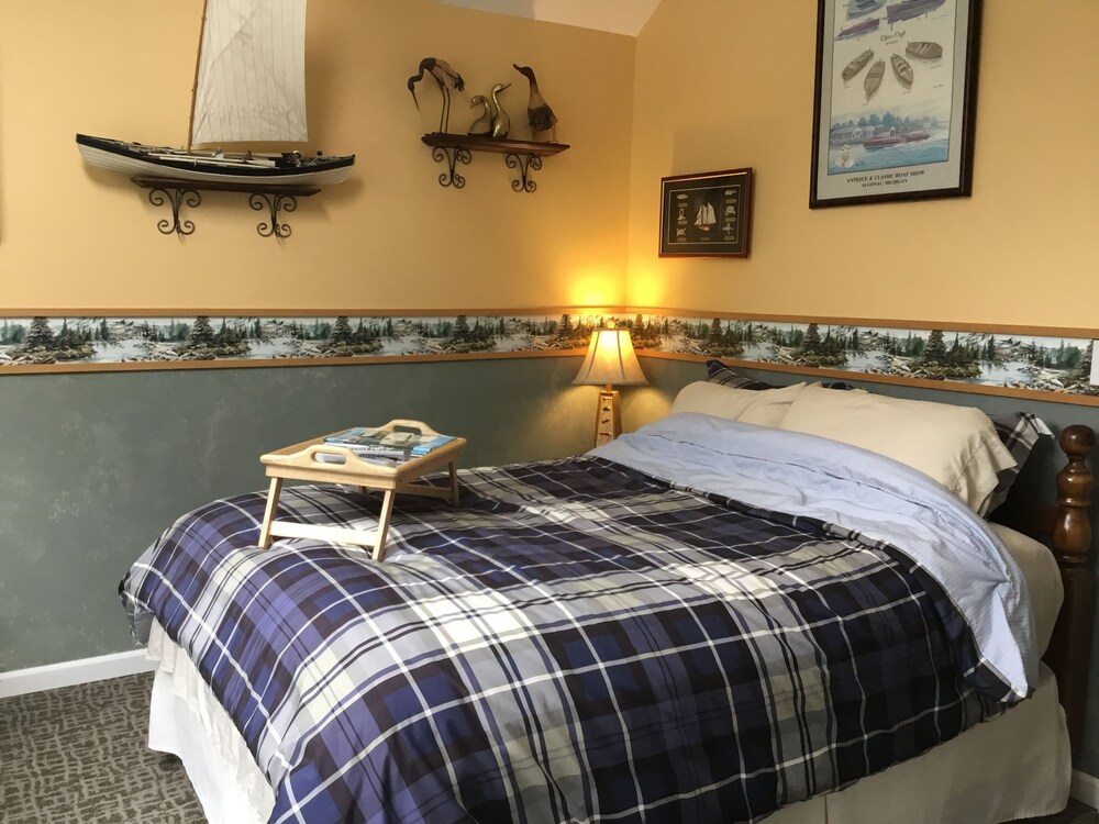 The Harsens Island Getaway Resort - photo 18