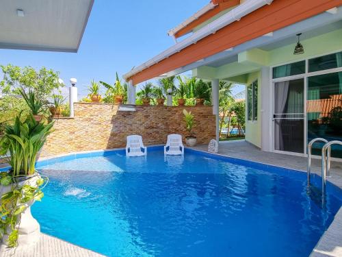 Tina’s Living Paradise Guesthouses with private pool 5 min to beach in Rayong, Thailand
