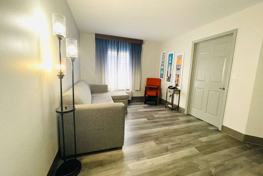 La Quinta Inn & Suites by Wyndham Birmingham Homewood - photo 28