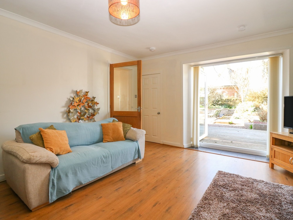 Blue Skies Cottage — 4-Star Luxury Hotel in Arbroath, United Kingdom