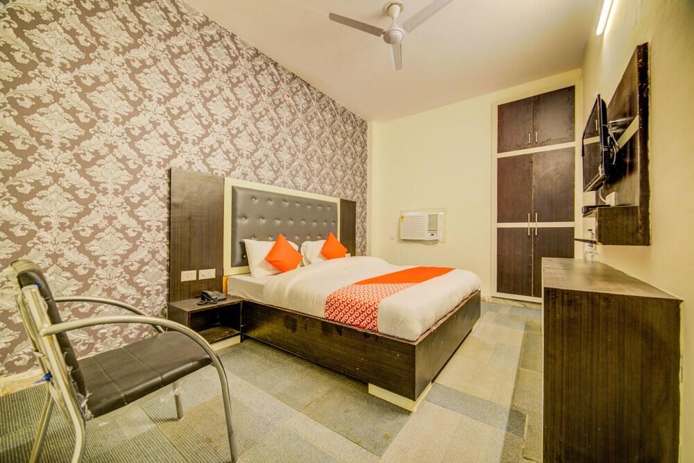 OYO 29324 Diamond Expo - carbon neutral hotel in Greater Noida