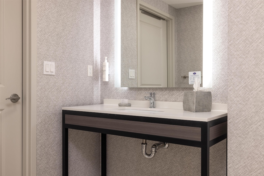 Hampton Inn & Suites Portsmouth Downtown - photo 27