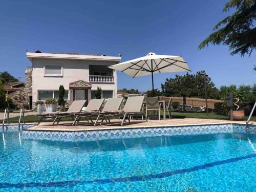 Villa Casa Chrissy — 4-Star Luxury Hotel in Plagiari, Greece