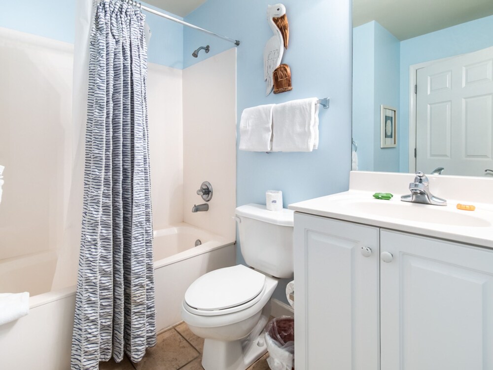 Pelican Isle 606 by RedAwning - photo 16