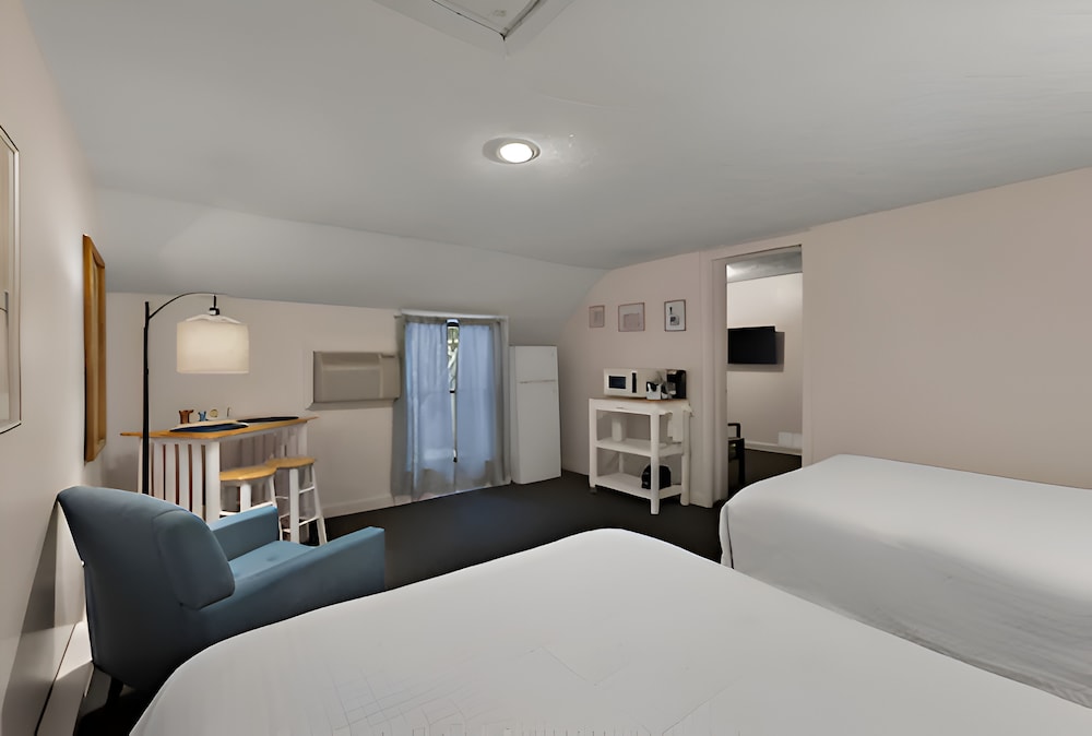 Traverse Bay Inn - photo 25
