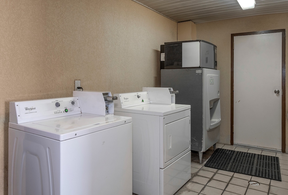 Red Roof Inn & Suites Oxford - photo 9