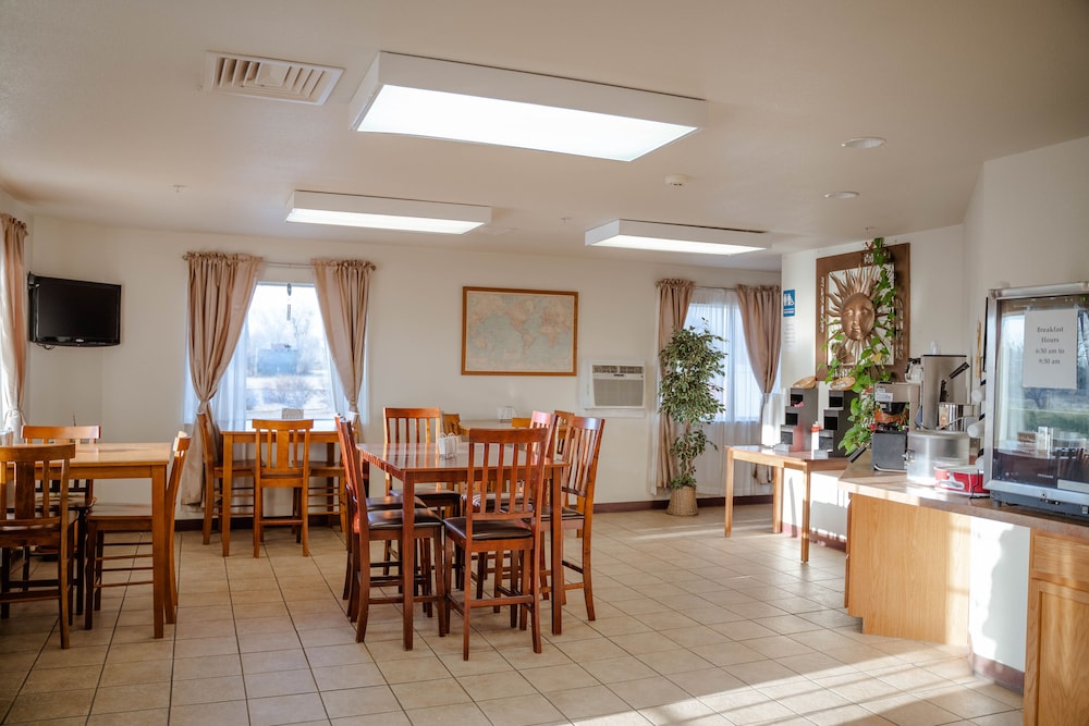 Haysville Express Inn - photo 23