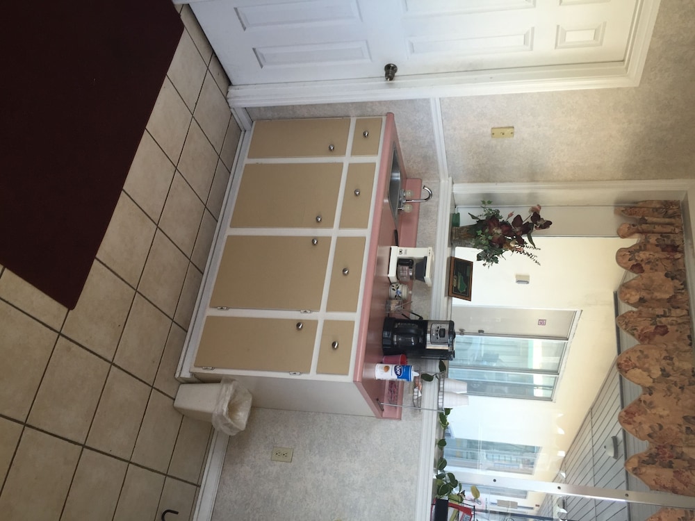 Ashland Inn - photo 2