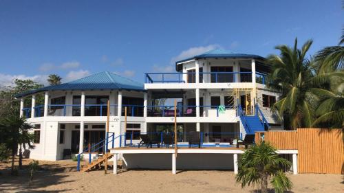 Moonrise Beach — 4-Star Luxury Hotel in Placencia, Belize