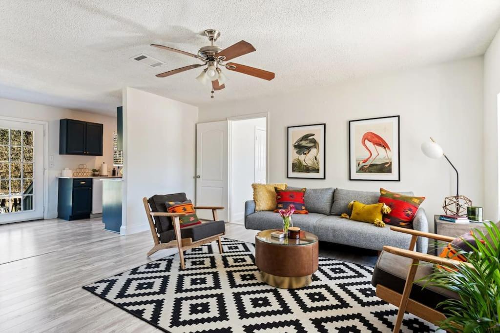 Charming East Side Bungalow — 4-Star Luxury Hotel in Austin, United States
