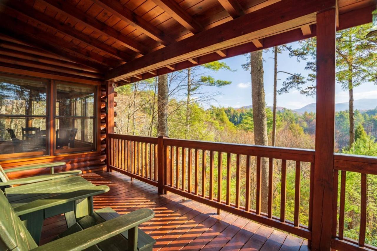 Hog Heaven Cherry Log GA Pet Friendly Cabin — 4-Star Luxury Hotel in Blue Ridge, United States