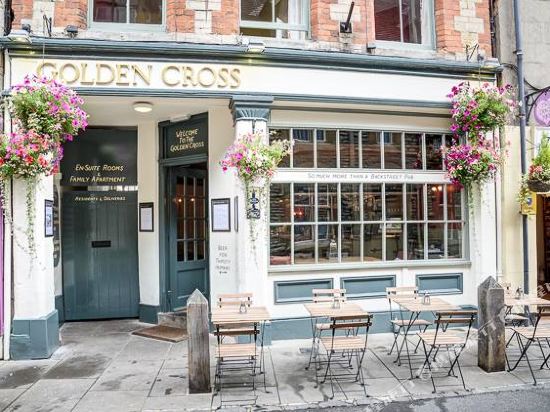 The Golden Cross Inn in Cirencester, United Kingdom