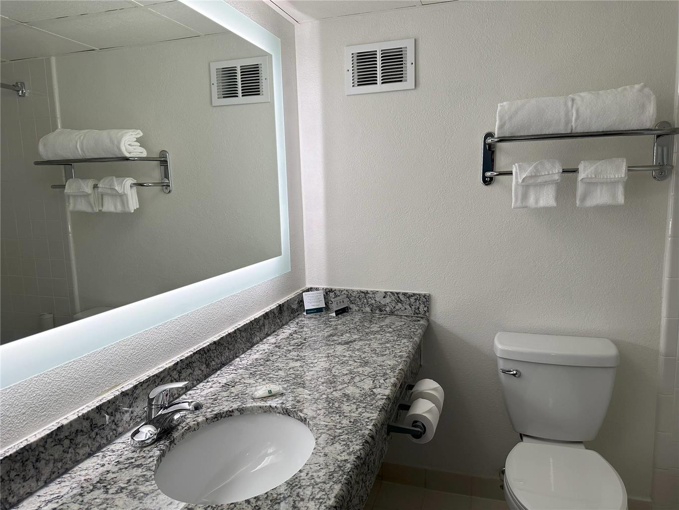 Quality Inn & Suites Everett - photo 12