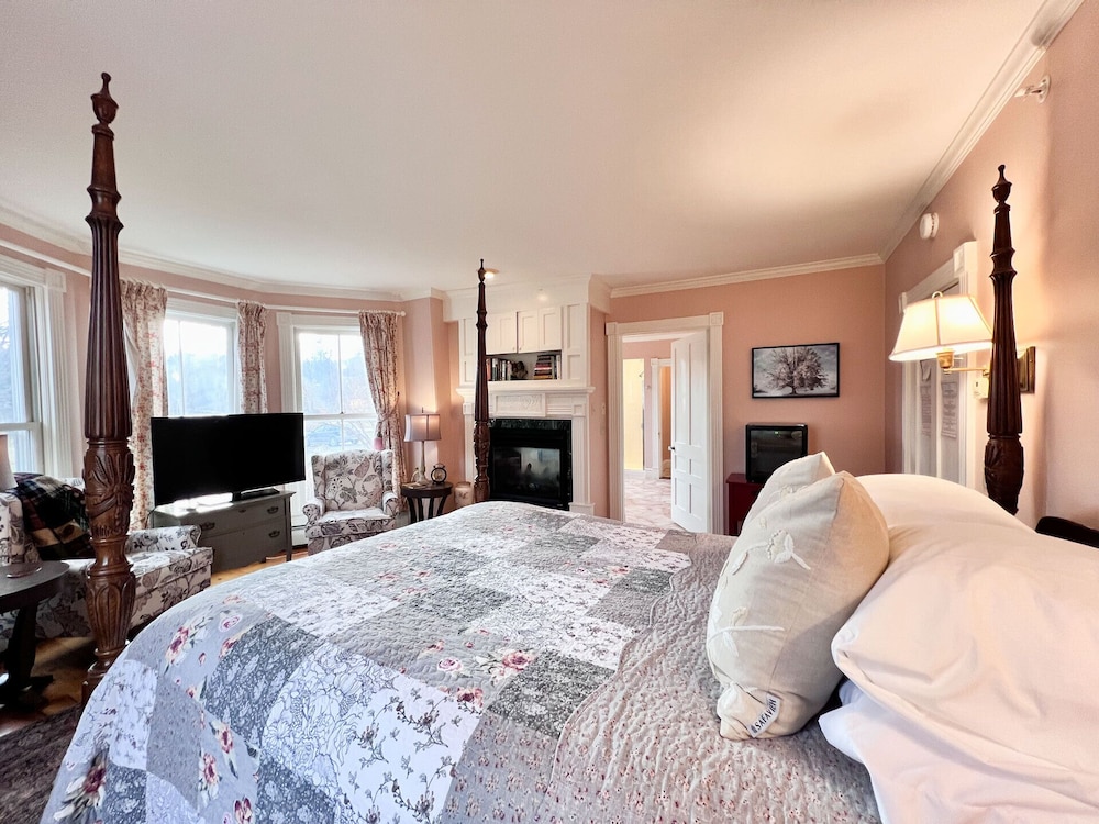 Four Columns Inn - photo 12