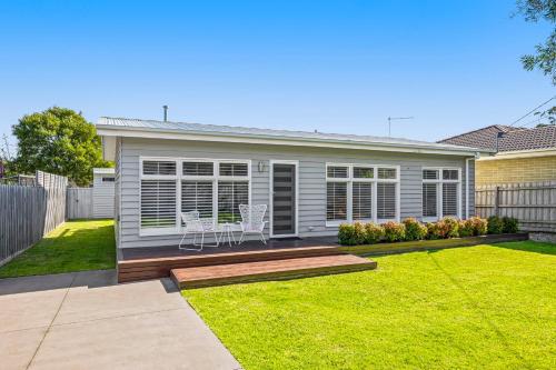Ocean Retreat by Ready Set Stay BYO linen and towels in Rosebud, Australia