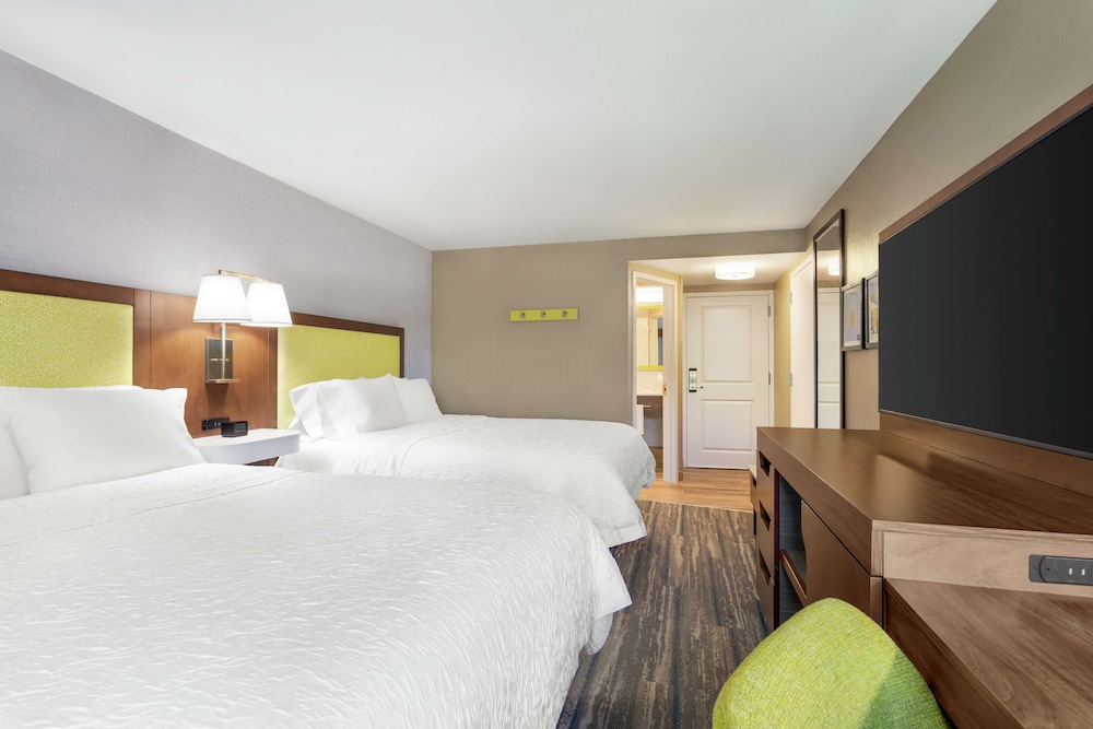 Hampton Inn Milwaukee Brookfield - photo 20