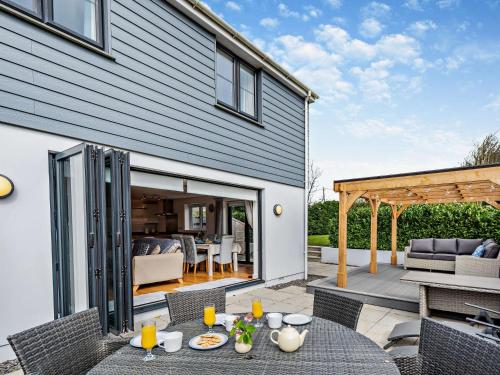 3 Bed in Woolacombe 74255 - last minute hotel in Unknown City