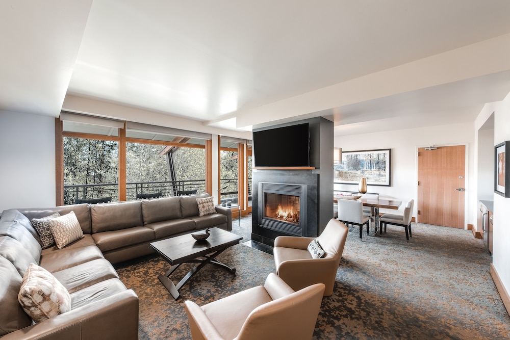 Cedarbrook Lodge - photo 9