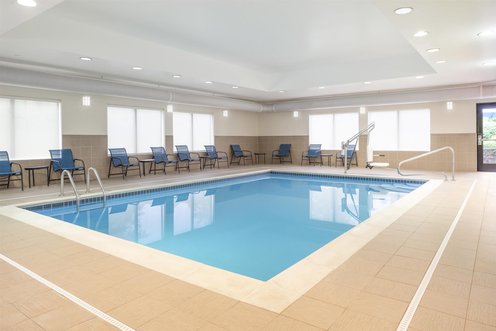 Hampton Inn Fairmont - photo 14
