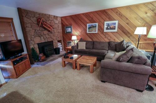 Mammoth Reservations — hotel near Mammoth Yosemite Airport